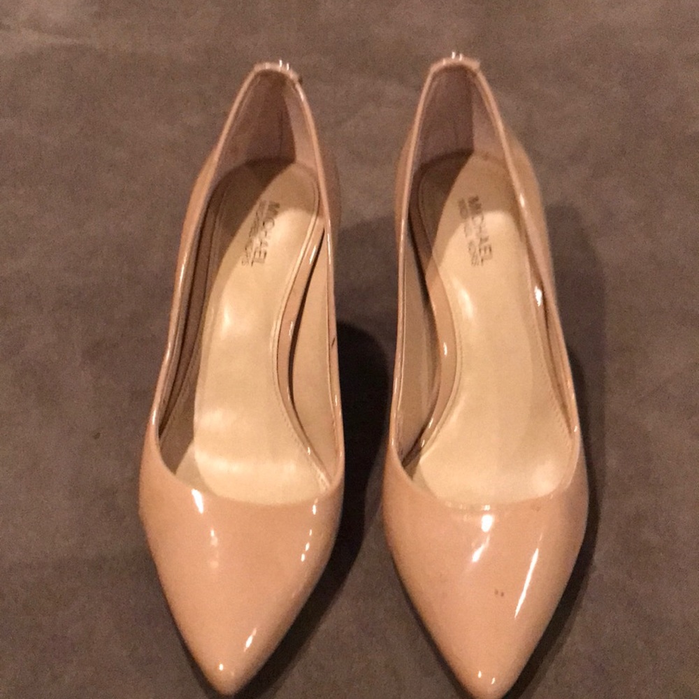 Michael Kors size 5.5 tan shoes
